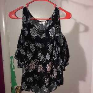 Beautiful off the shoulders shirt!